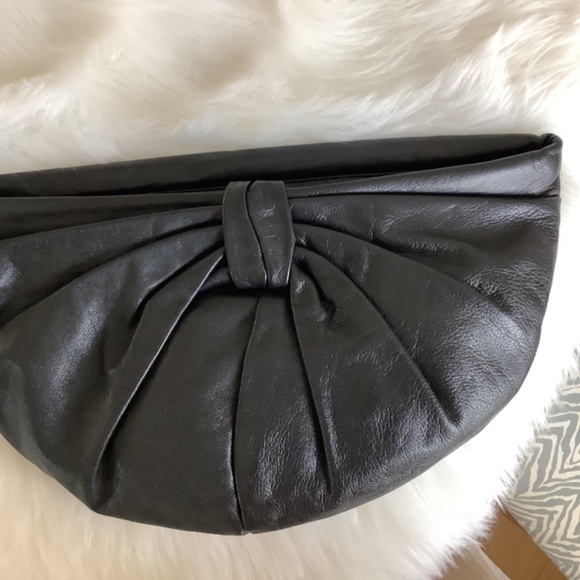 Bloomingdale’s Women’s clutch purse. - Picture 4 of 7